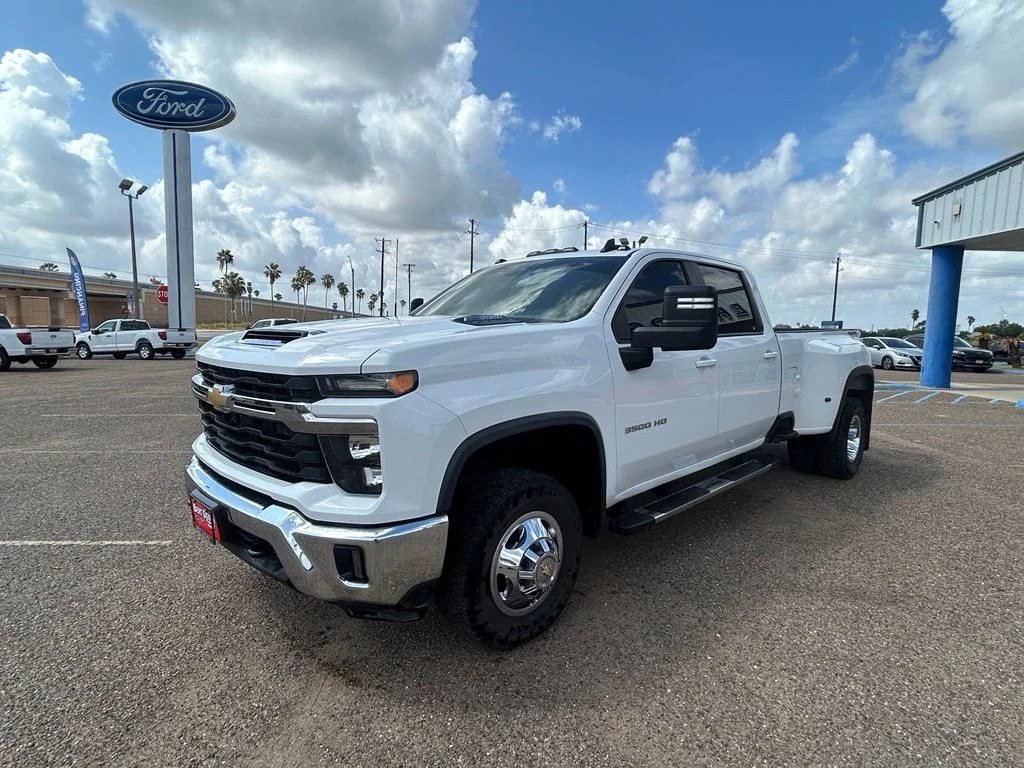 Used 2024 White Chevrolet LT image 3