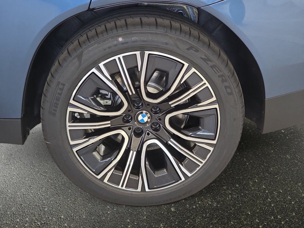 New 2026 Arctic Race Blue metallic BMW 30 xDrive image 16