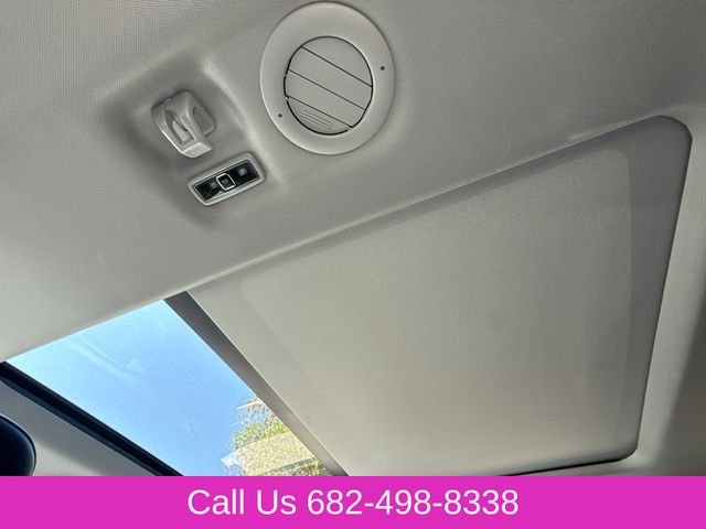 Used 2022 White Ford XLT image 16