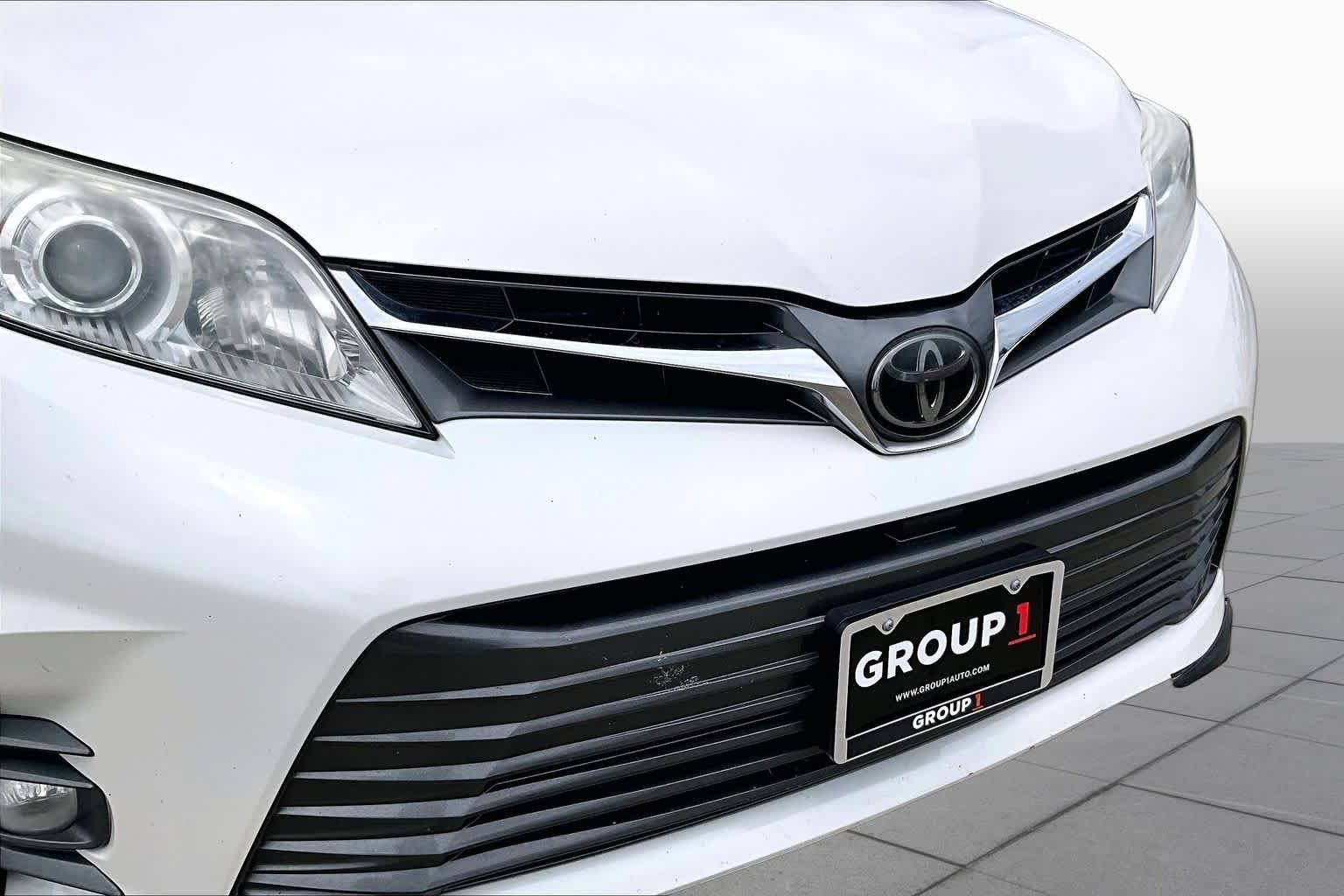 Used 2020 Blizzard Pearl Toyota XLE Premium image 28