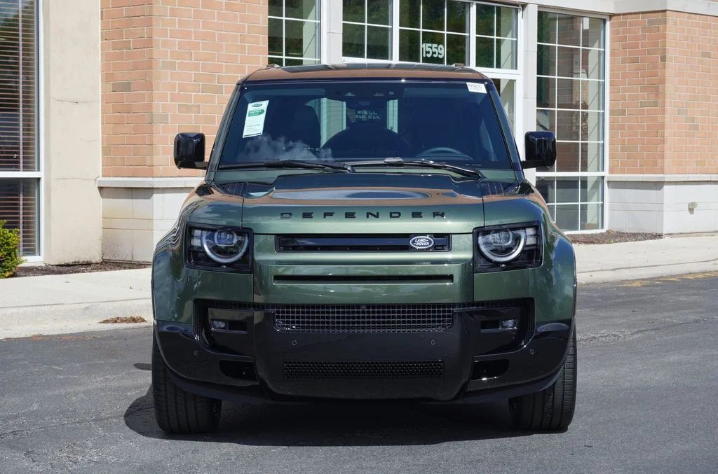 New 2026 Woolstone Green Land Rover X-Dynamic SE image 4