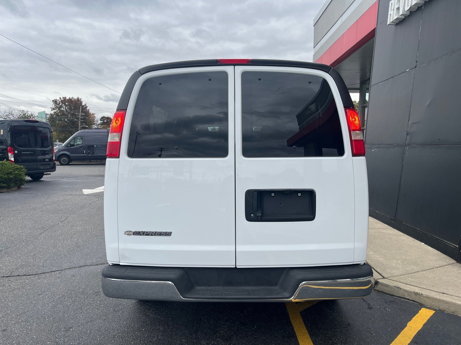 2017 Chevrolet Express 3500 LT photo 3