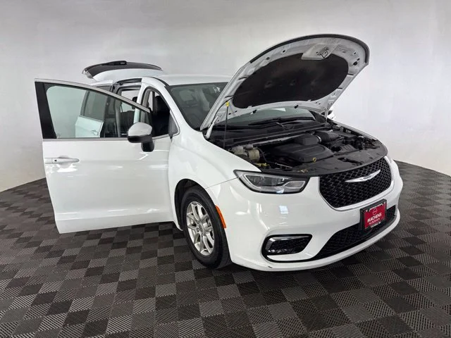 Used 2023 White Chrysler Touring L image 15