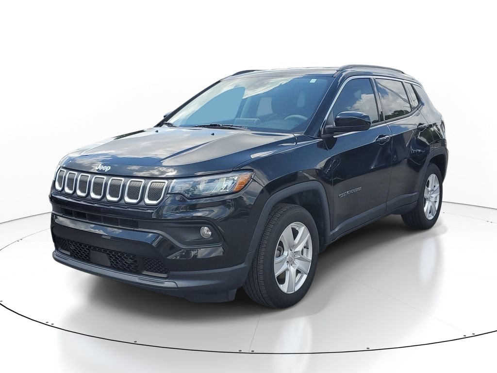 Used 2022 Black Jeep Latitude image 4