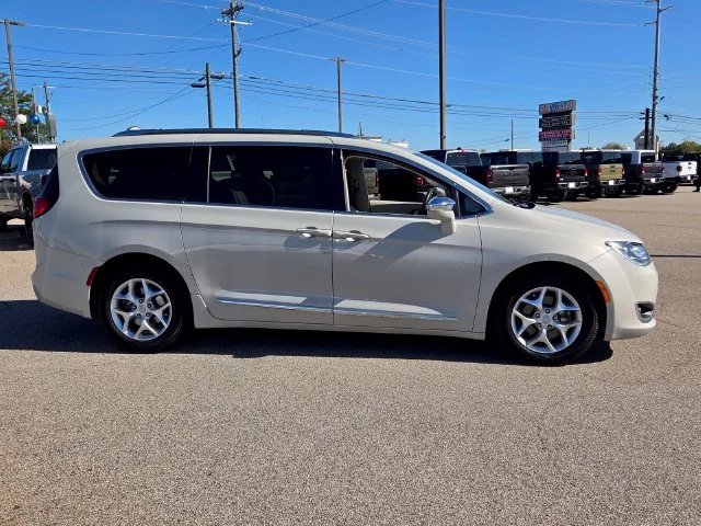 Used 2020 White Chrysler Limited image 18