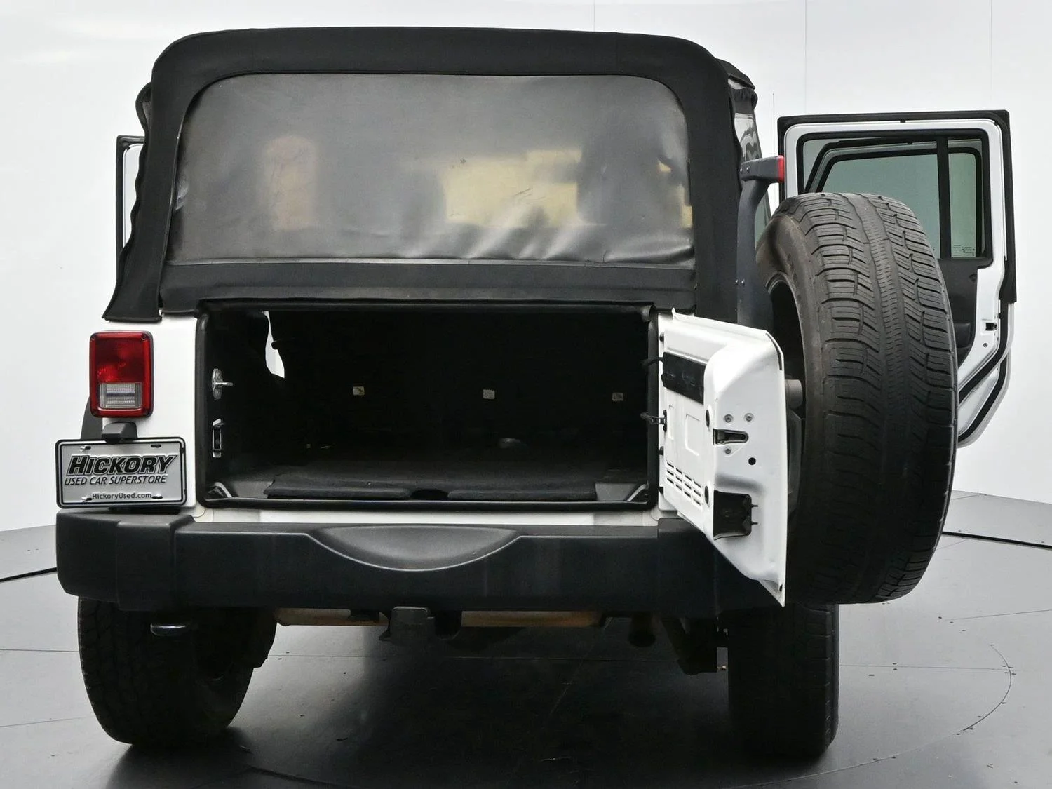 Used 2015 Bright White Clearcoat Jeep Sport image 39