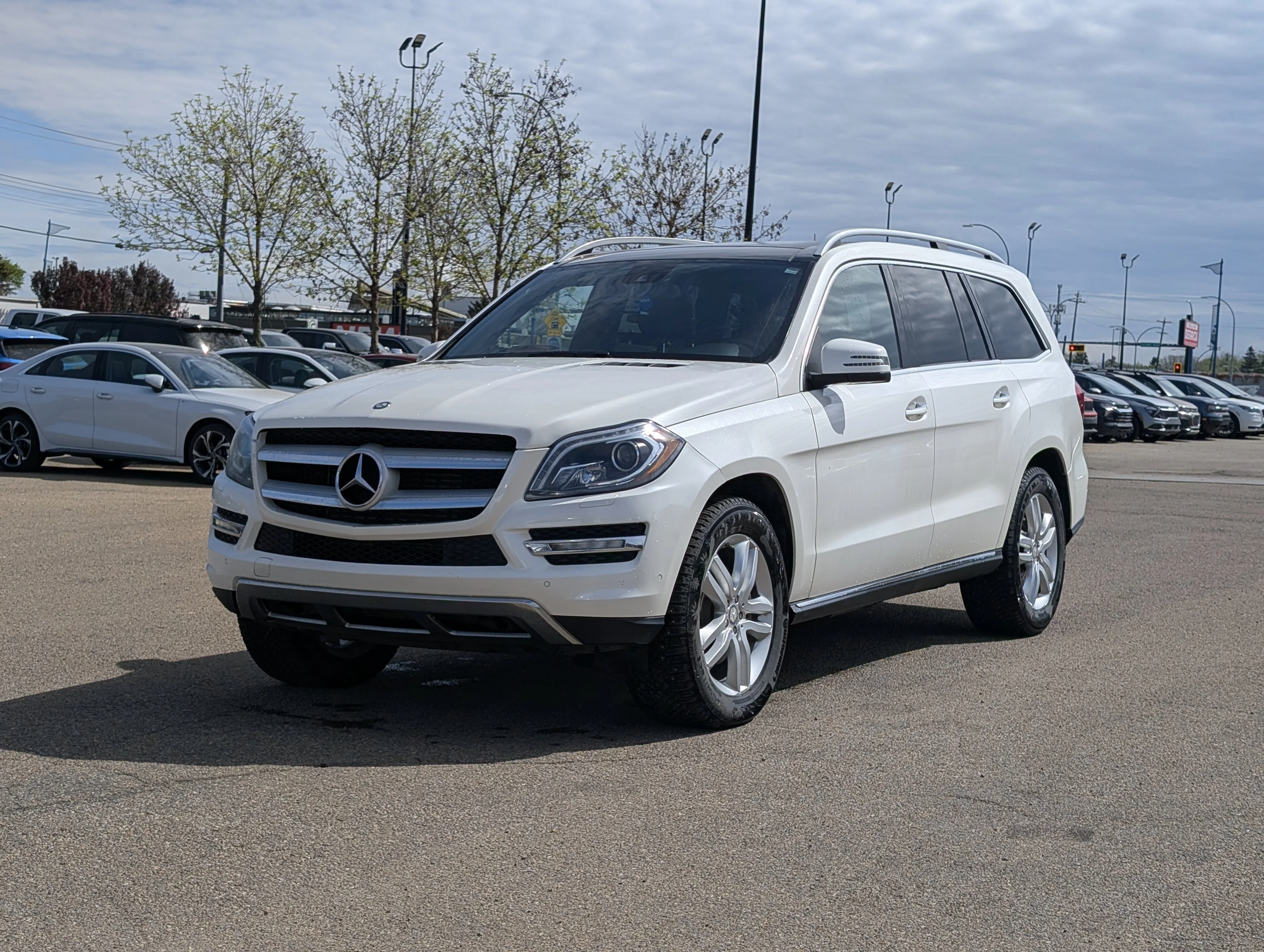 Used 2013 White Mercedes-Benz GL 350 BlueTEC image 2