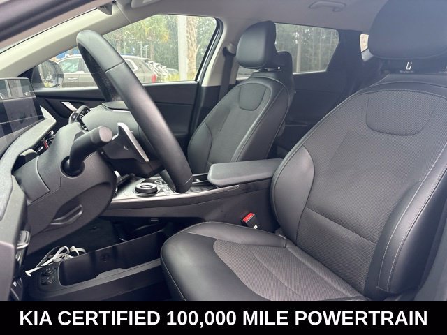 Used 2024 White Kia Light image 9