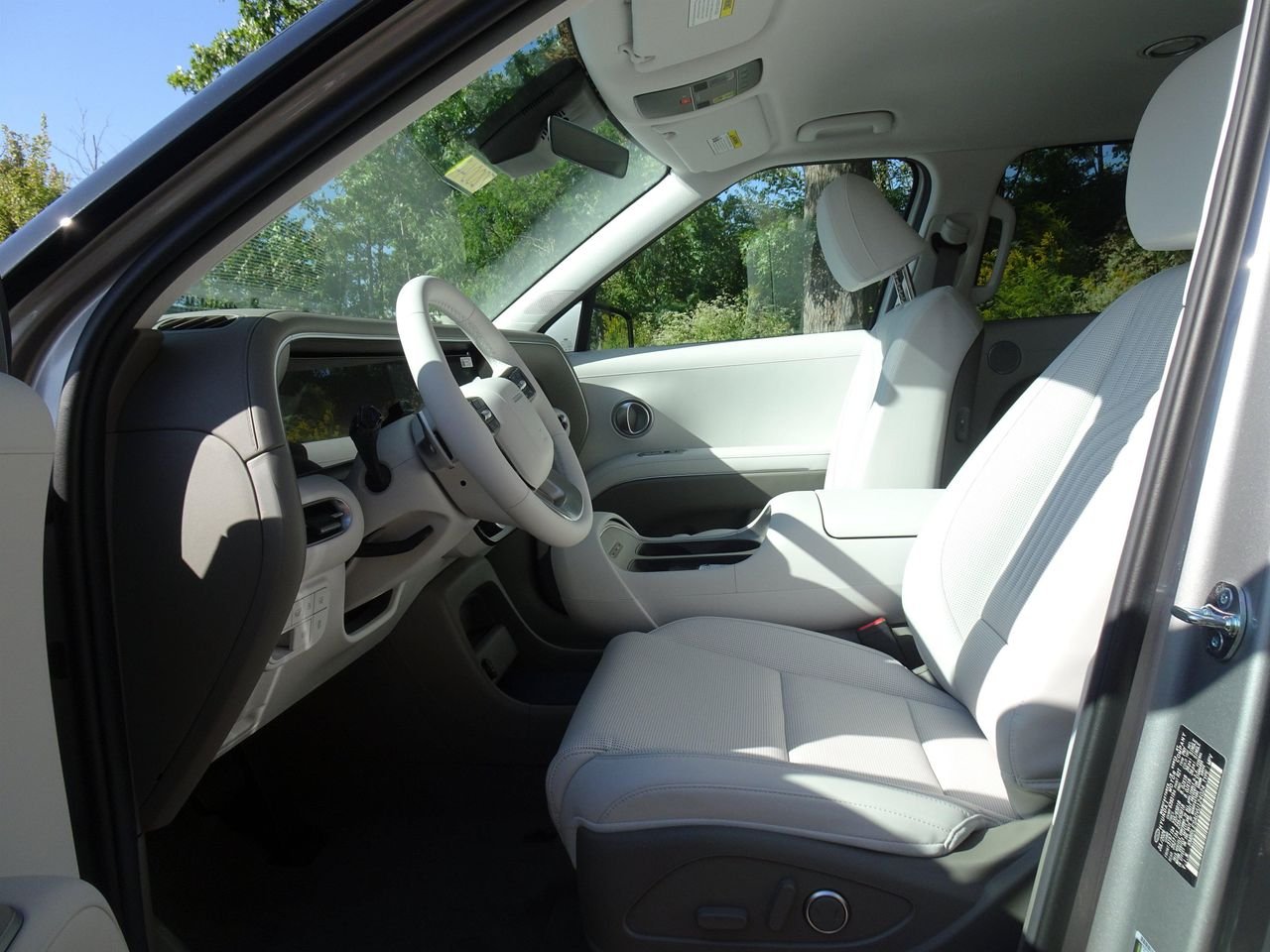 New 2027 Silver Hyundai SEL 7P image 8
