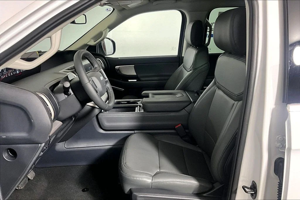 New 2026 Oxford White Ford Active image 9