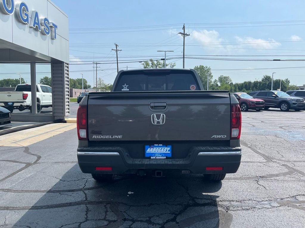 Used 2020 Pacific Pewter Metallic Honda RTL image 6
