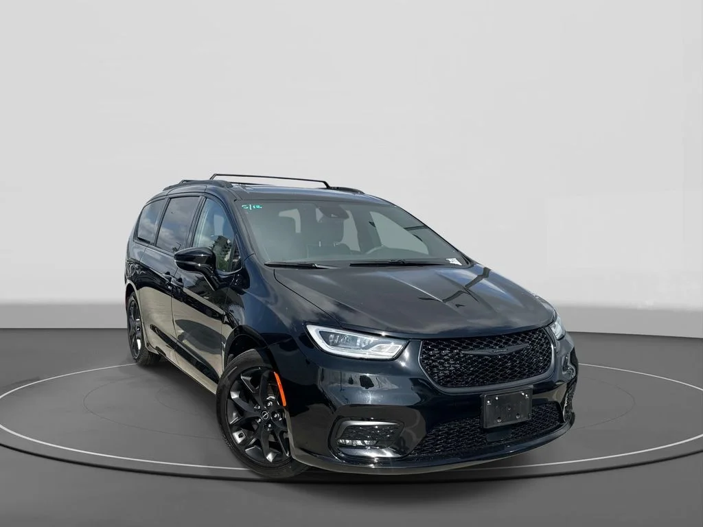 2025 Chrysler Pacifica Limited's photo