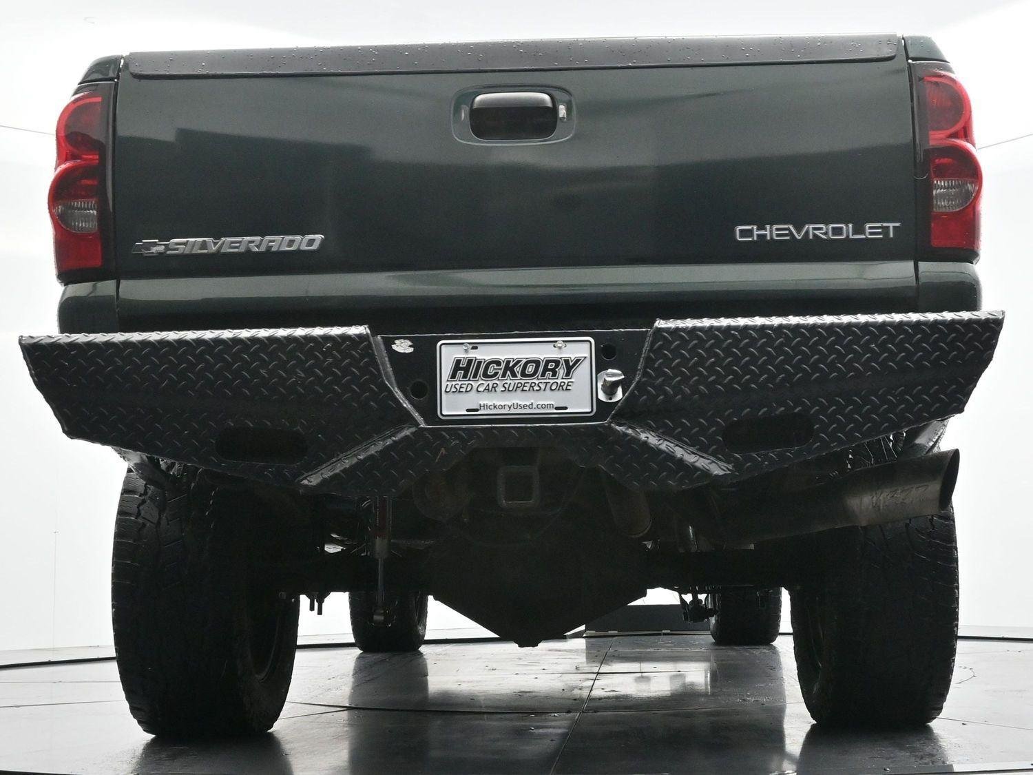 Used 2005 Dark Green Metallic Chevrolet LS image 39