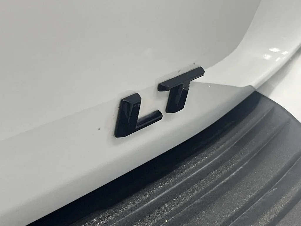 Used 2025 Summit White Chevrolet LT image 9