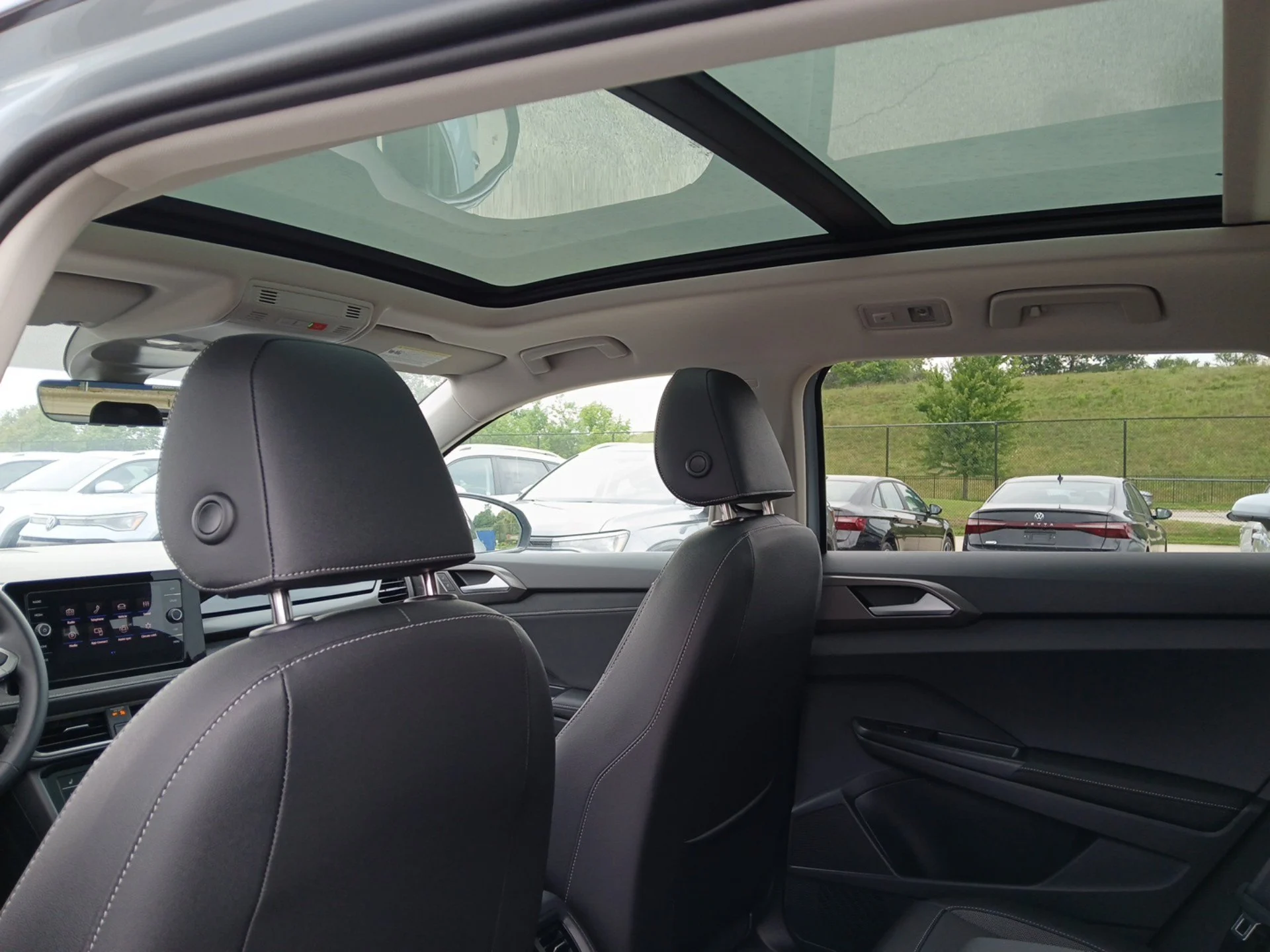 New 2026 Monument Gray W/Deep Black Roof Volkswagen 1.5T SE Black image 21