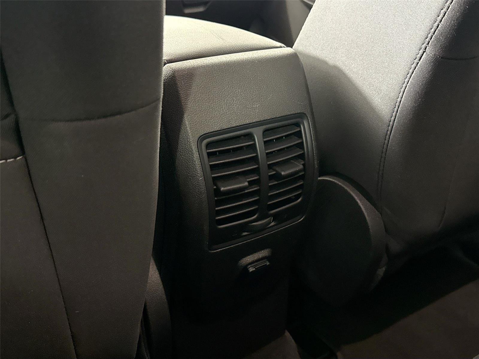 Used 2018 Ingot Silver Ford SE image 32