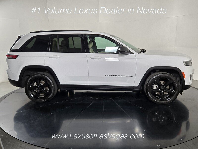 Used 2024 Bright White Clearcoat Jeep Limited image 7