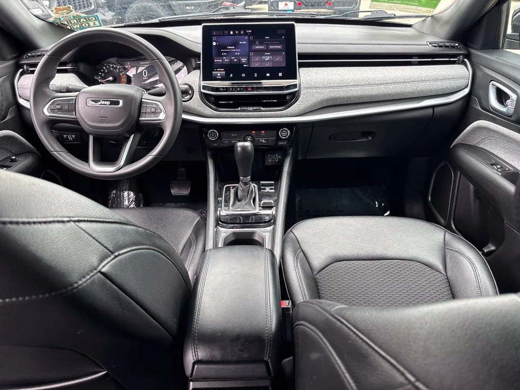 Used 2024 Diamond Black Jeep Latitude image 14