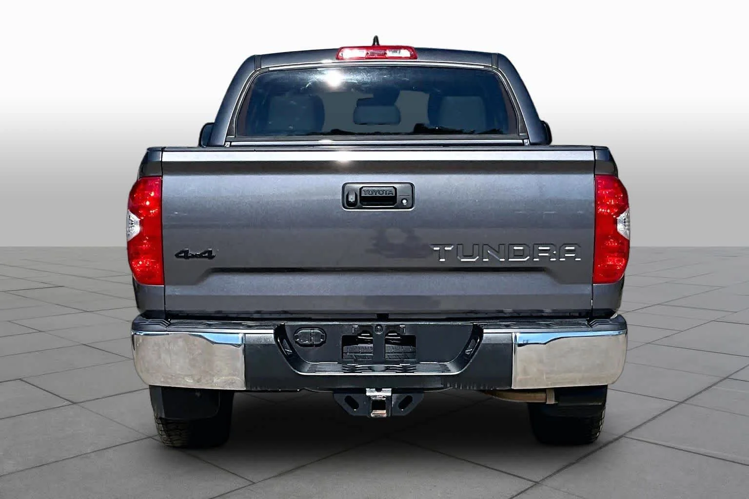 Used 2020 Magnetic Grey Metallic Toyota SR5 image 5