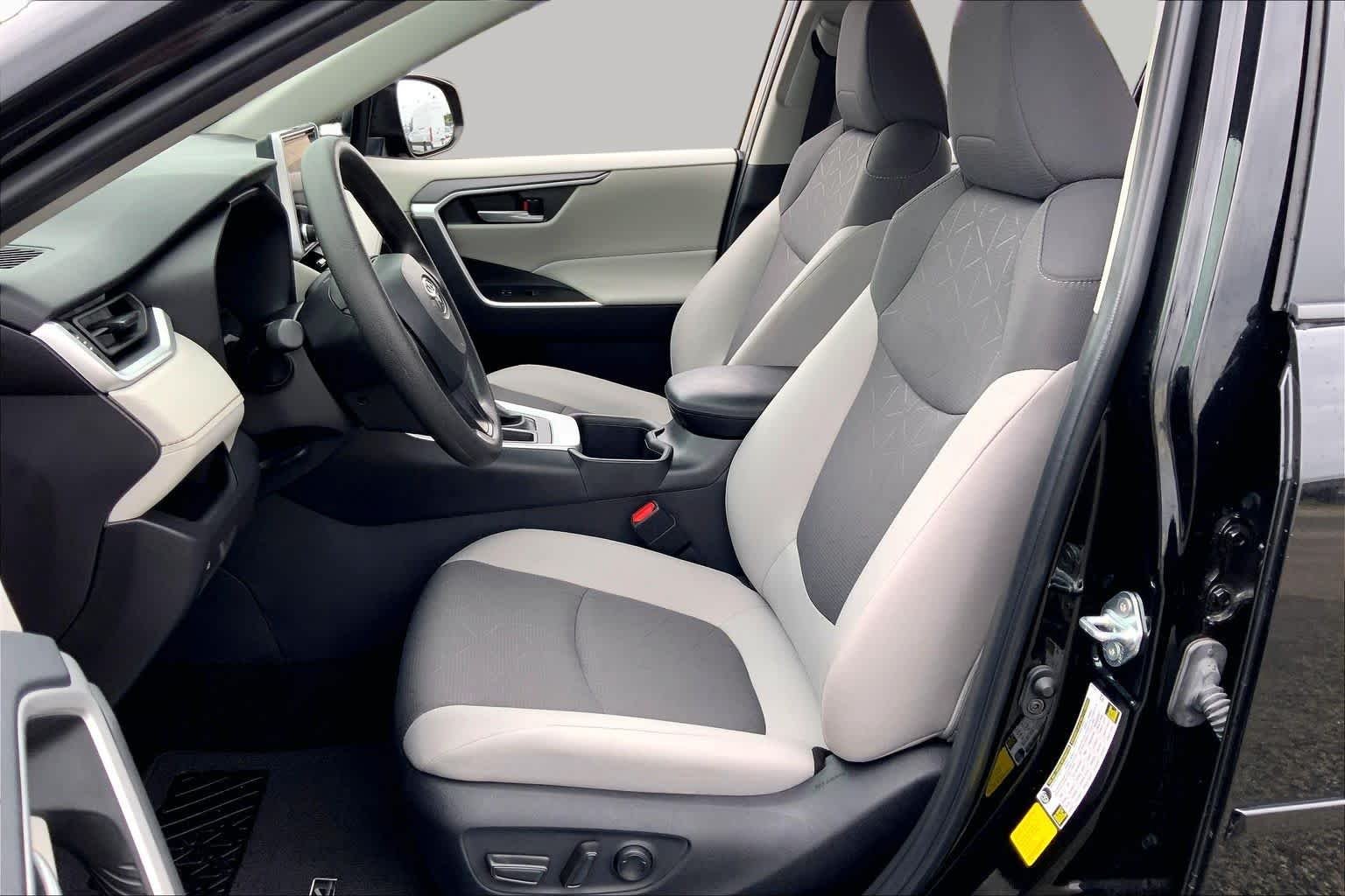 Used 2025 Midnight Black Metallic Toyota XLE image 8