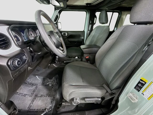 Used 2024  Jeep Sport S image 20