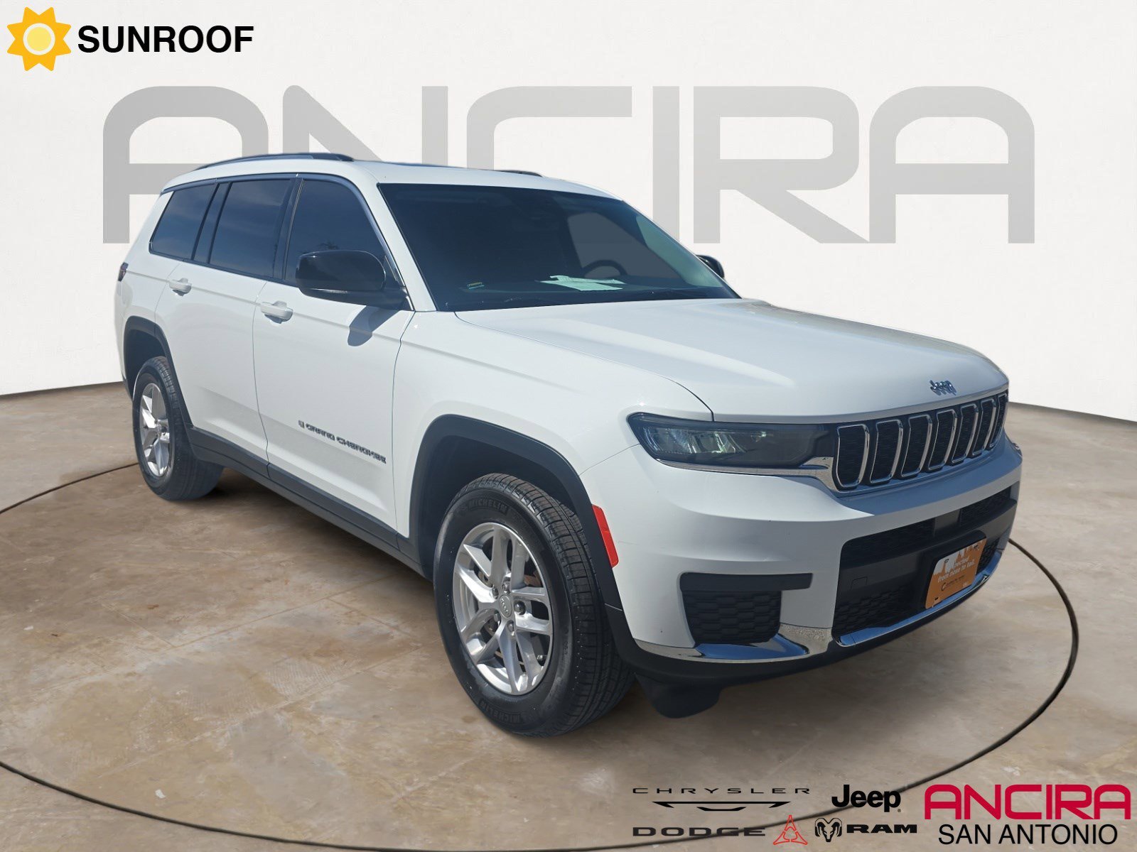2023 Jeep Grand Cherokee L Laredo X 4x4's photo
