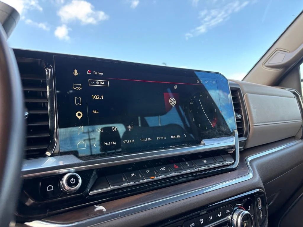 Used 2025 White GMC SLT image 18