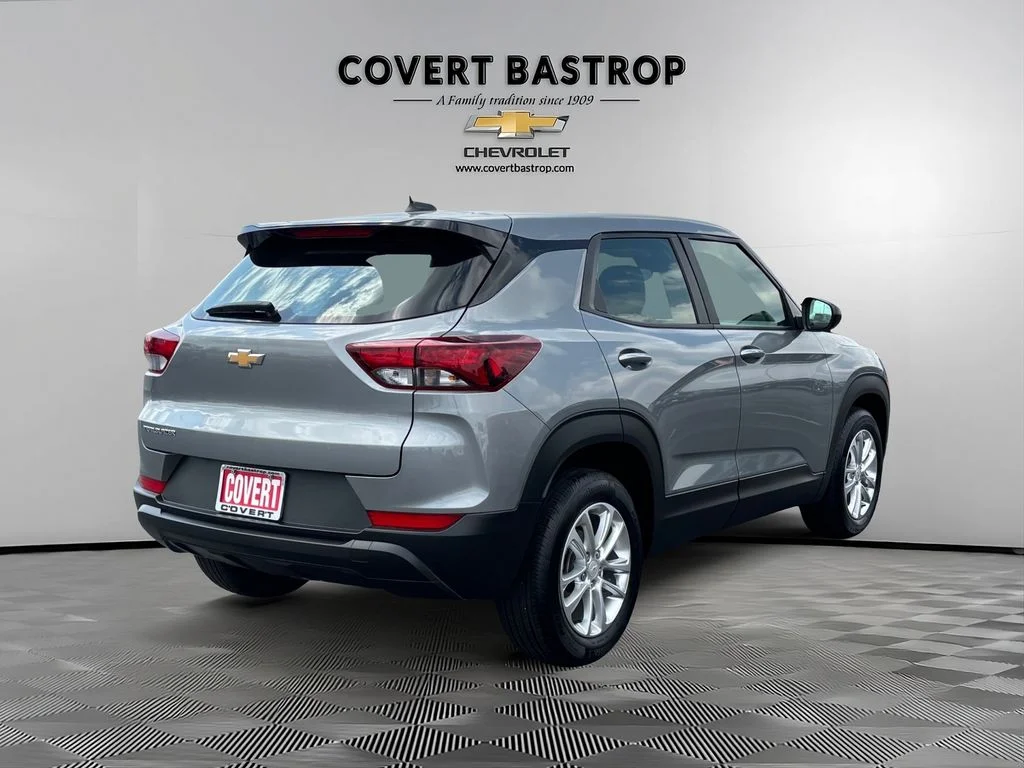 Used 2025 Gray Chevrolet LS image 5