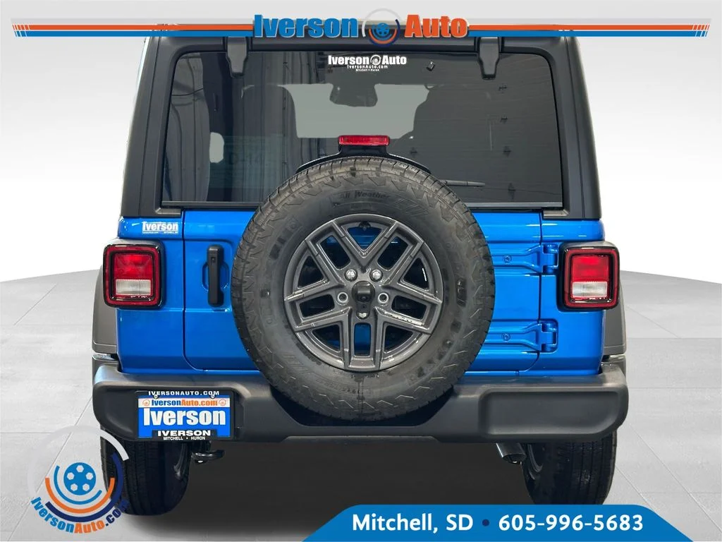 New 2026 Hydro Blue Pearlcoat Jeep Sport RHD image 5