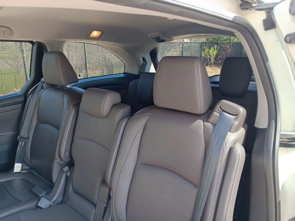 Used 2018 White Diamond Pearl Honda EX-L image 34