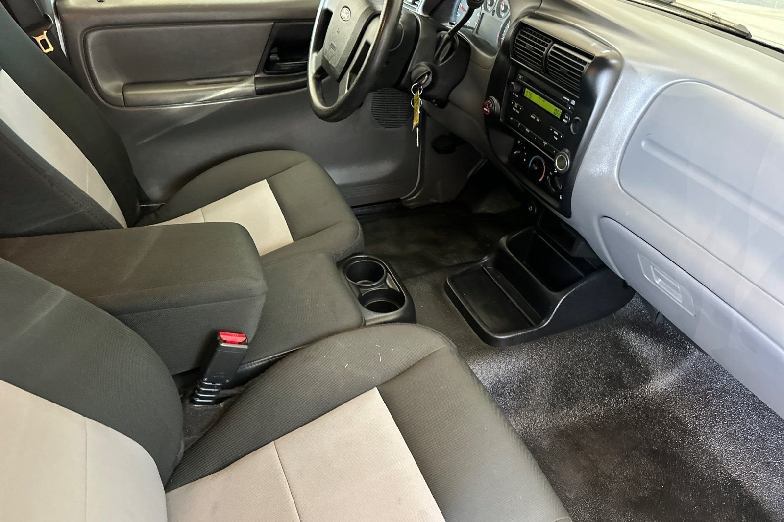 Used 2009 Silver Ford  image 12