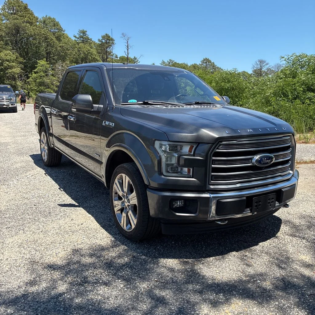 Used 2017 Gray Ford Limited image 1