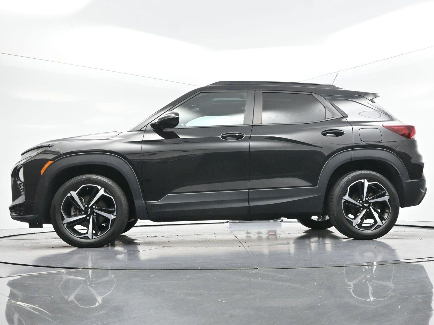 Used 2022 Mosaic Black Metallic Chevrolet RS image 46