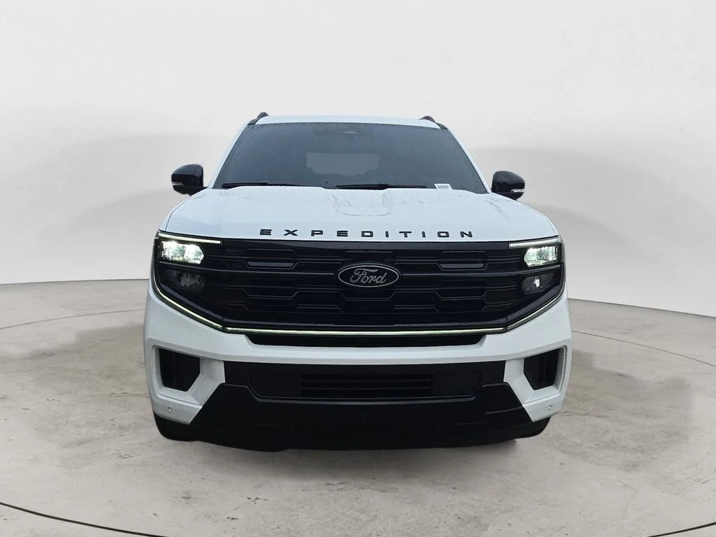 Used 2025 White Ford Platinum image 2