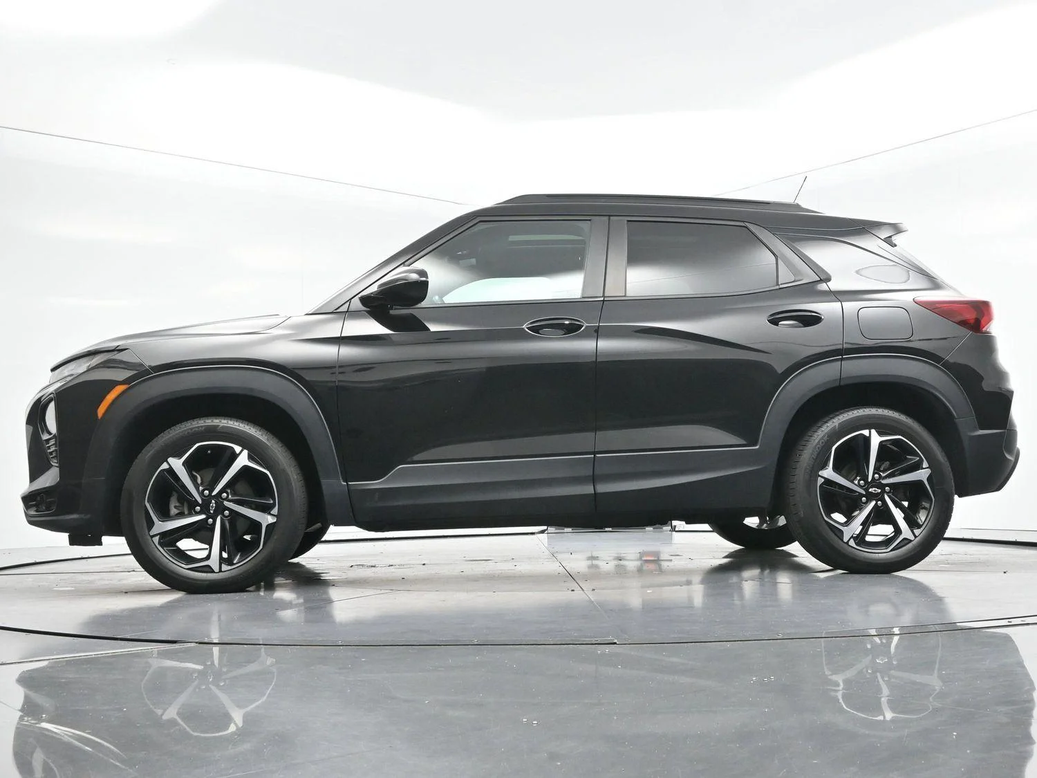 Used 2022 Mosaic Black Metallic Chevrolet RS image 46