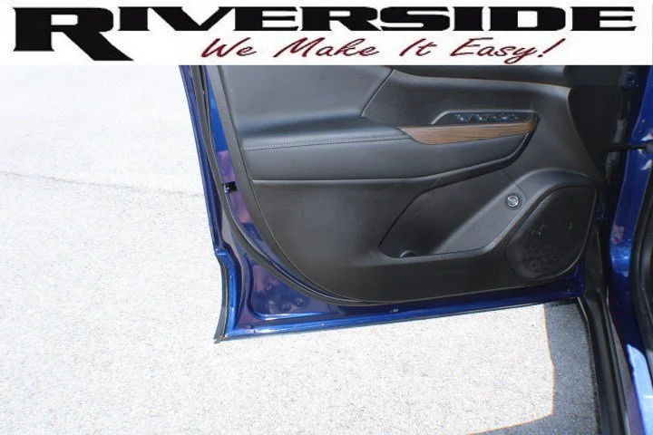 Certified Used 2023 Ultra Blue Metallic GMC SLE image 6