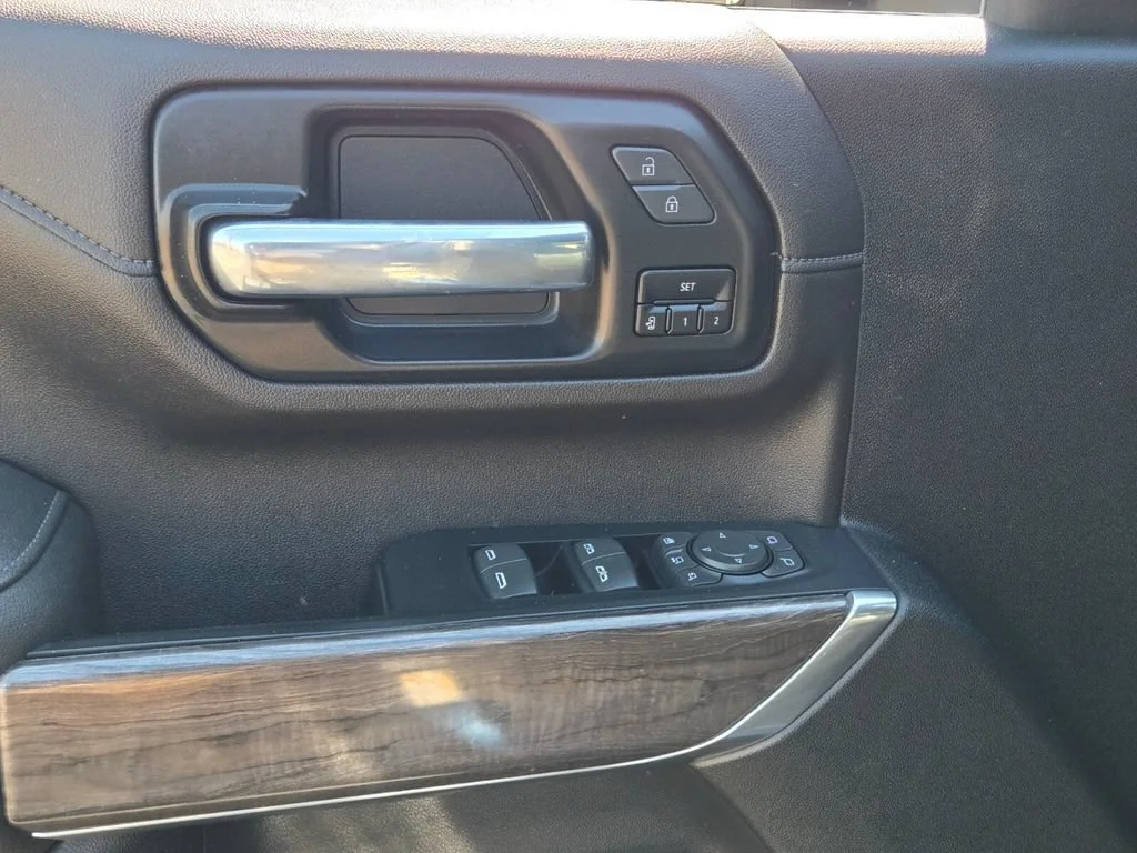 Used 2022 Northsky Blue Metallic Chevrolet LTZ image 17