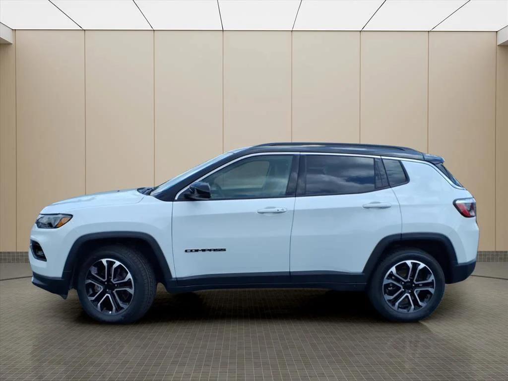 Used 2024 White Jeep Limited image 9