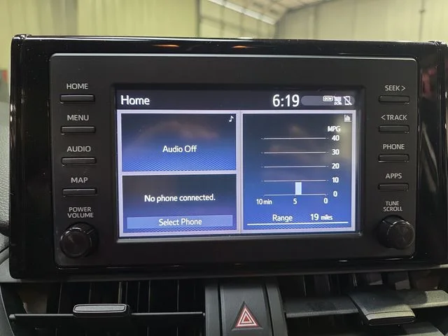 Used 2019 Silver Toyota XLE image 22