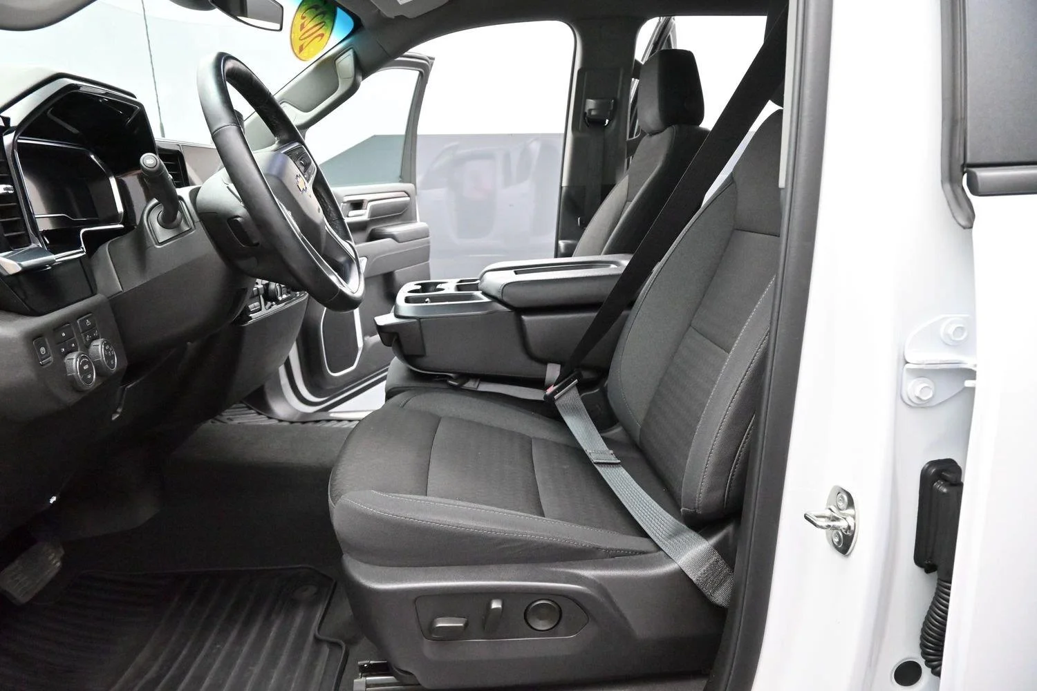 Used 2025 Summit White Chevrolet LT image 13