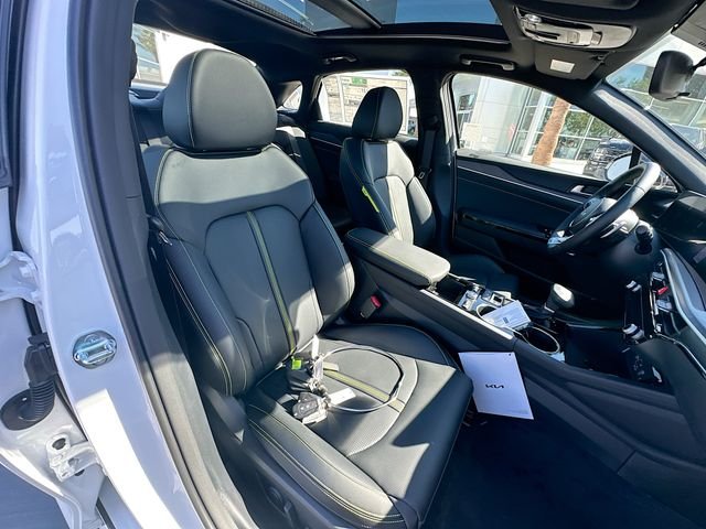 New 2026 Snow White Pearl Kia GT image 29