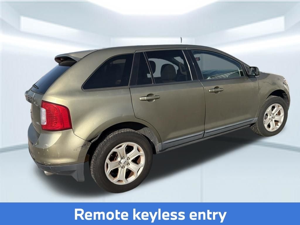 Used 2013  Ford SEL image 18