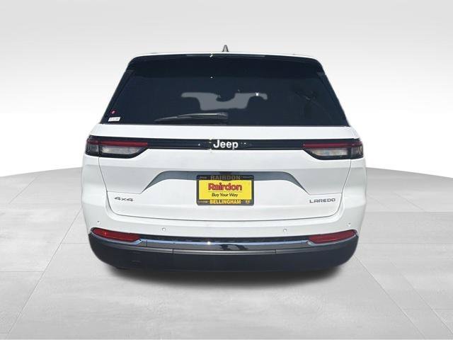 New 2026 Bright White Clear-Coat Exterior Paint Jeep Laredo X image 6