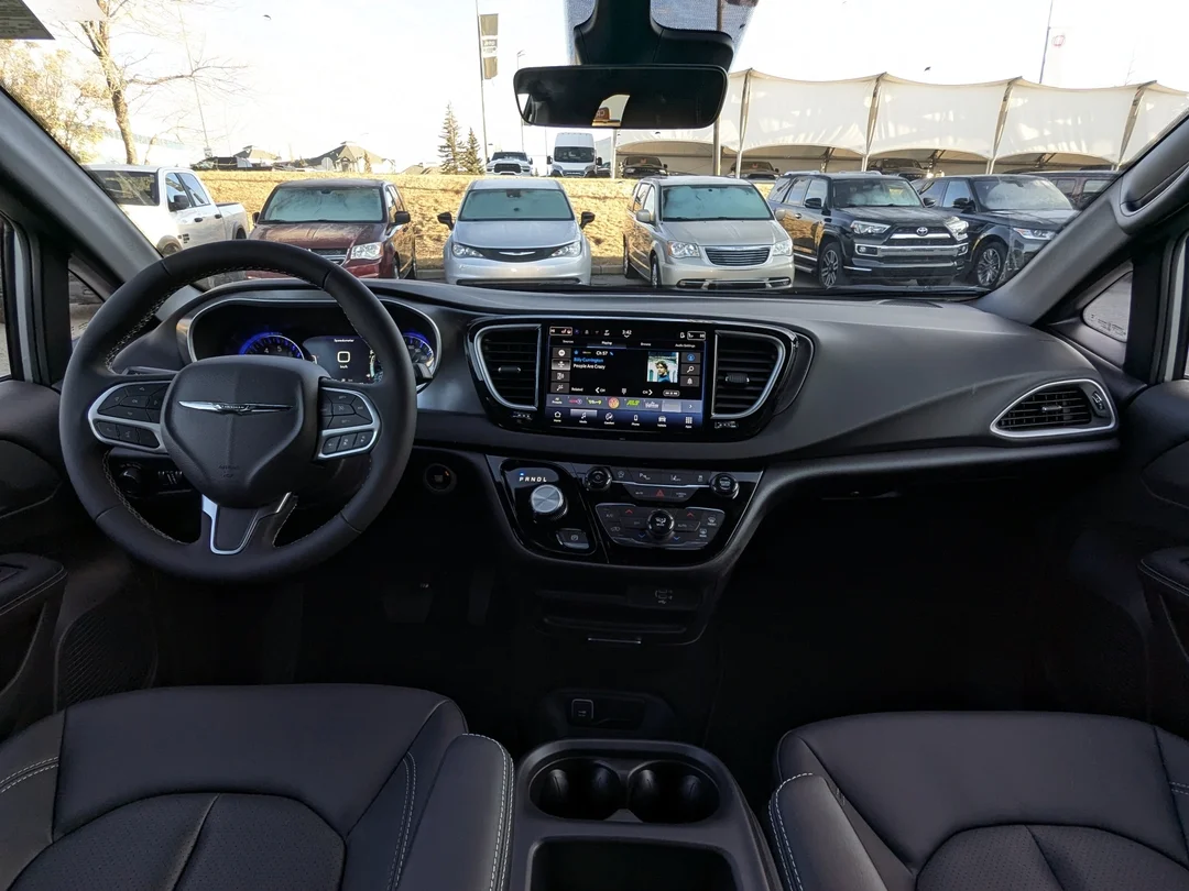 New 2026 Silver Chrysler SXT - - FWD - Power Liftgate - Power Sliding Doors - Leather & More! image 25