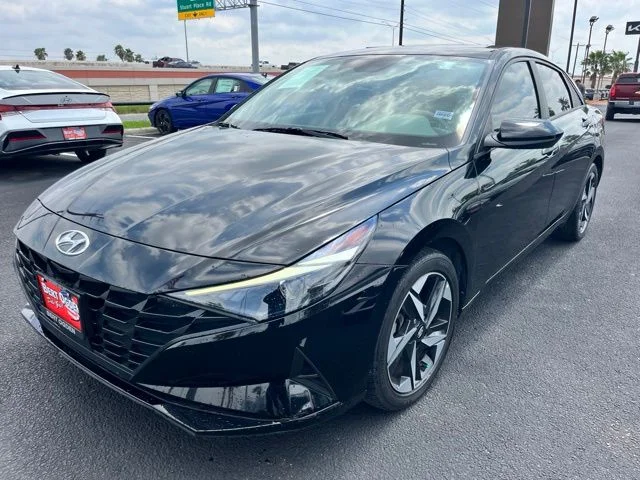 Used 2023 Black Hyundai SEL image 3