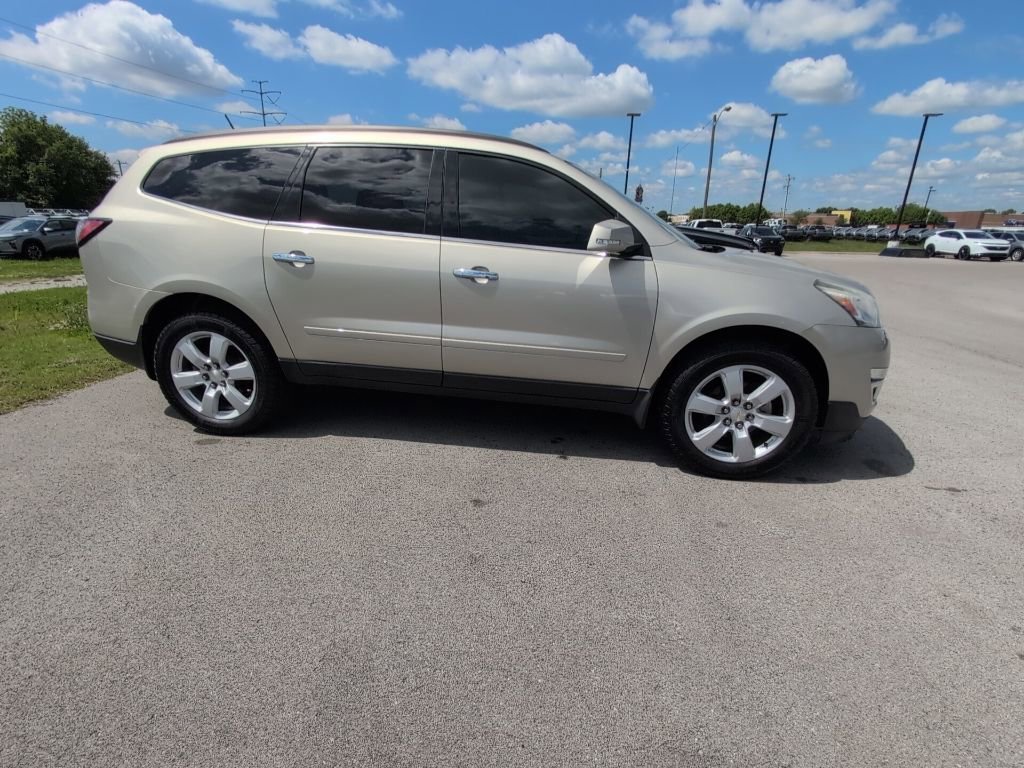 Used 2016 Chevrolet Traverse 1LT with VIN 1GNKRGKD5GJ230328 for sale in Clarksville, IN