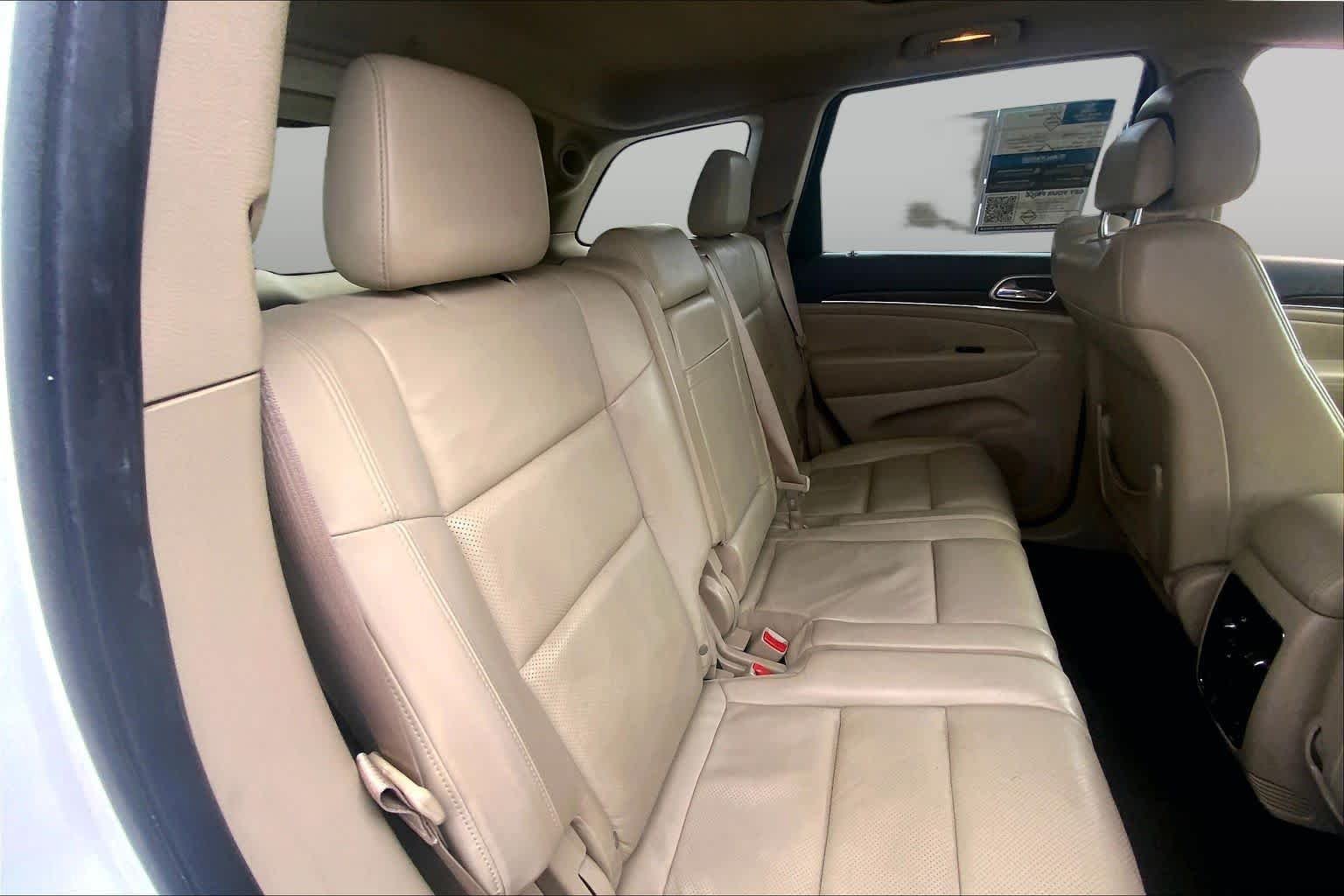Used 2015 Bright White Clearcoat Jeep Limited image 19