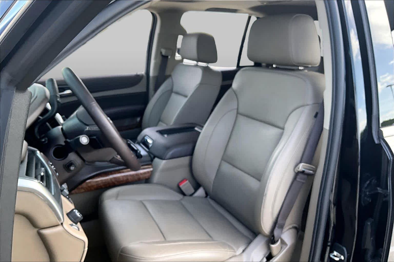 Used 2019 Black Chevrolet Premier image 7