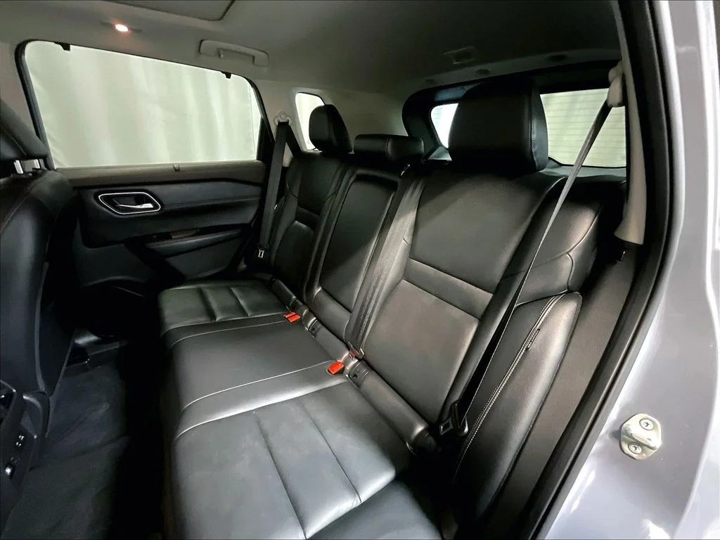 Used 2021 Gray Nissan SL image 15