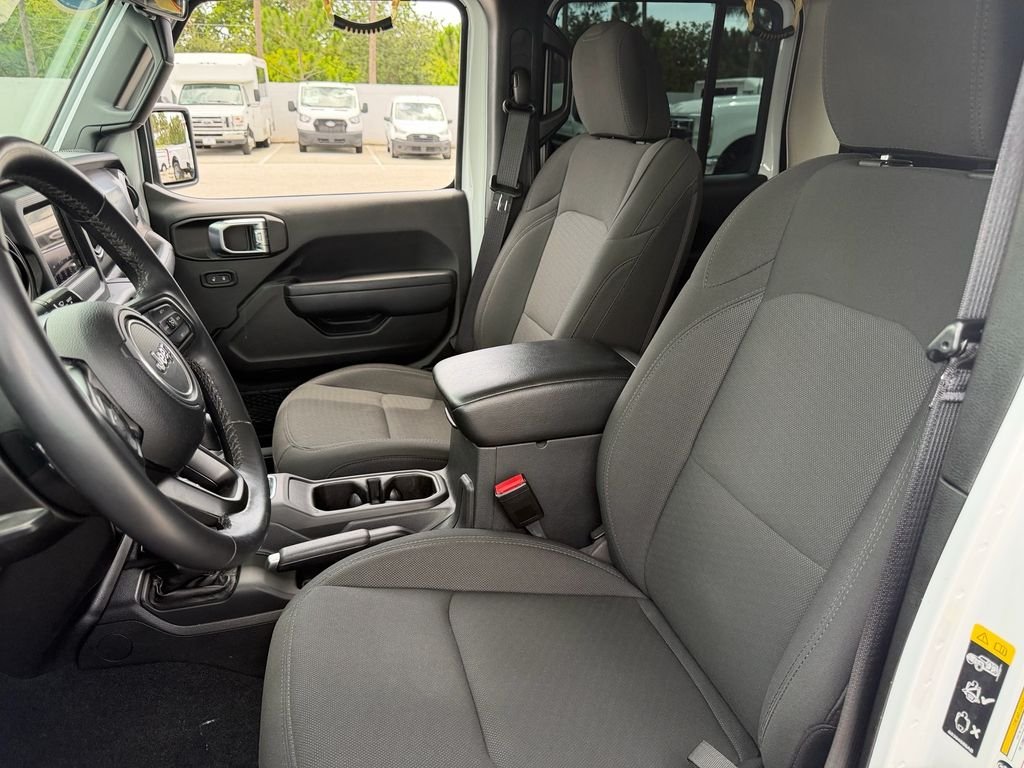 Used 2022 White Jeep Willys image 11